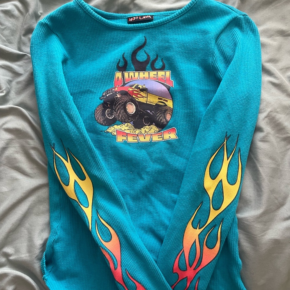 UBRAN OUTFITTERS GRAPHIC LONG SLEEVE